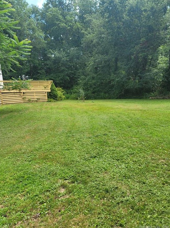 20 Hyvue Dr, Newtown CT  06470-1720 exterior