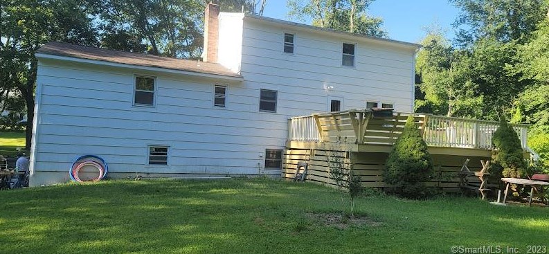 20 Hyvue Dr, Newtown CT  06470-1720 exterior