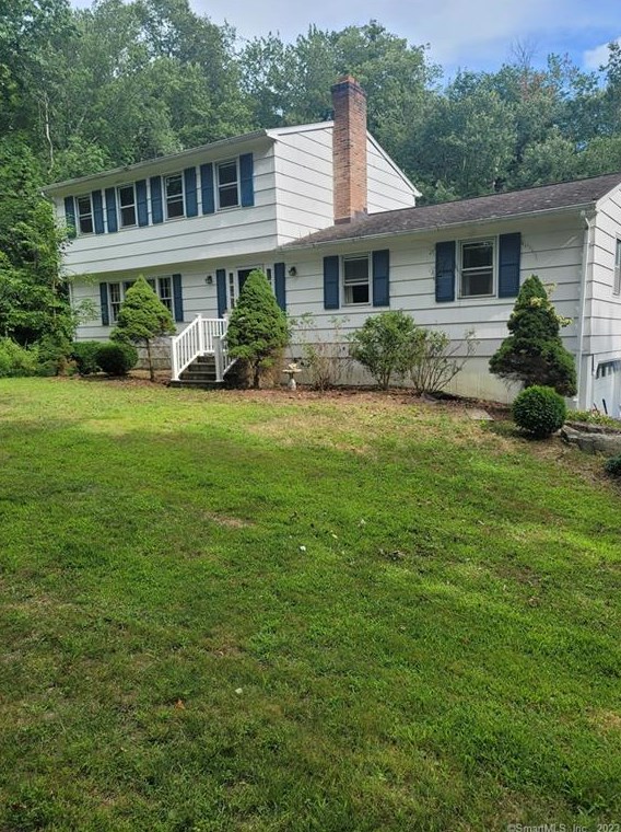 20 Hyvue Dr, Newtown CT  06470-1720 exterior