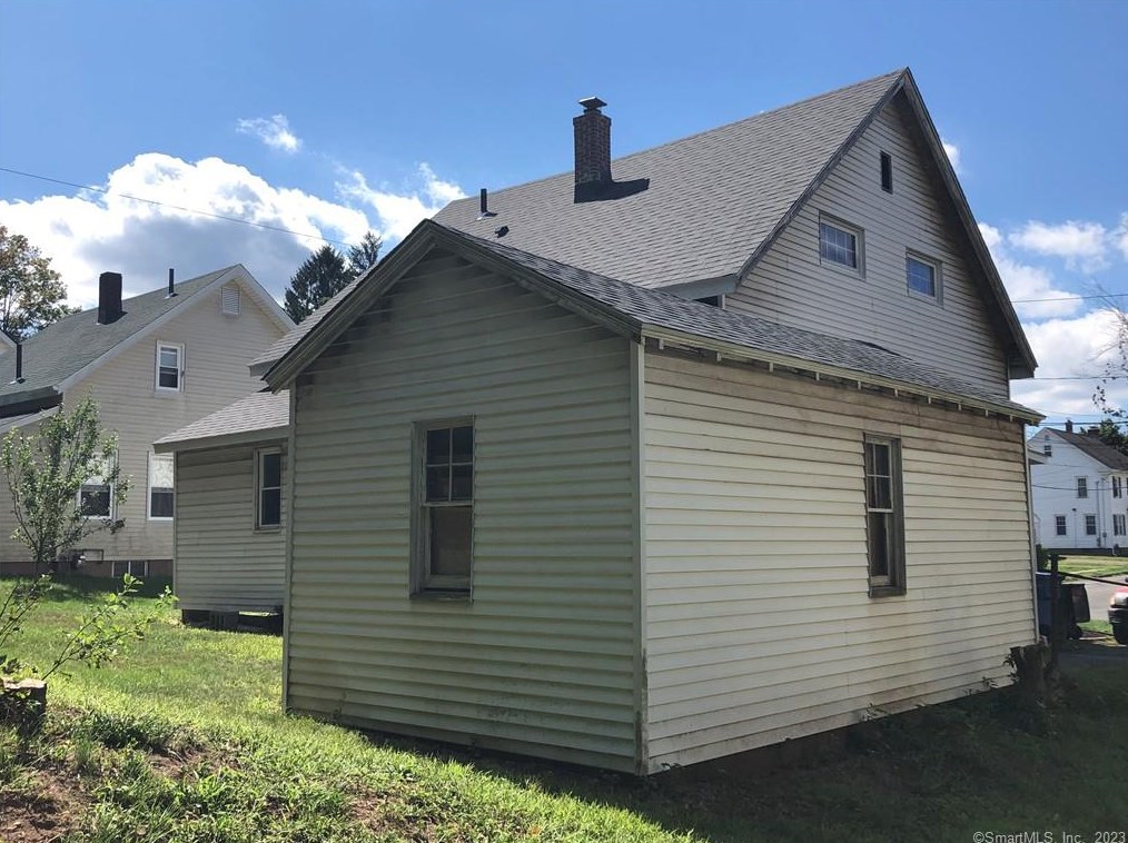 47 Branford St, Manchester, CT 06040