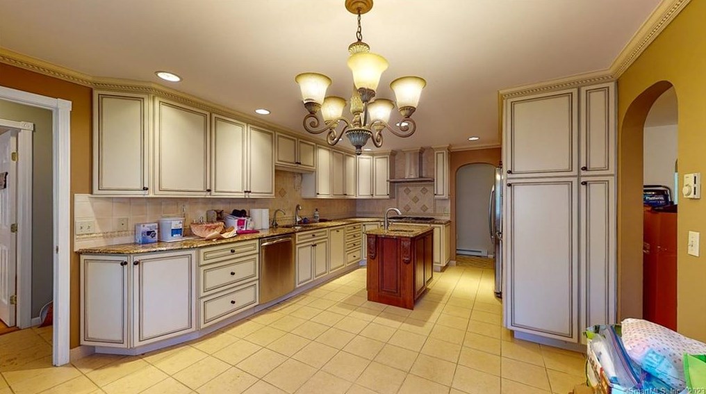 152 Percival Dr, Cheshire, CT 06410
