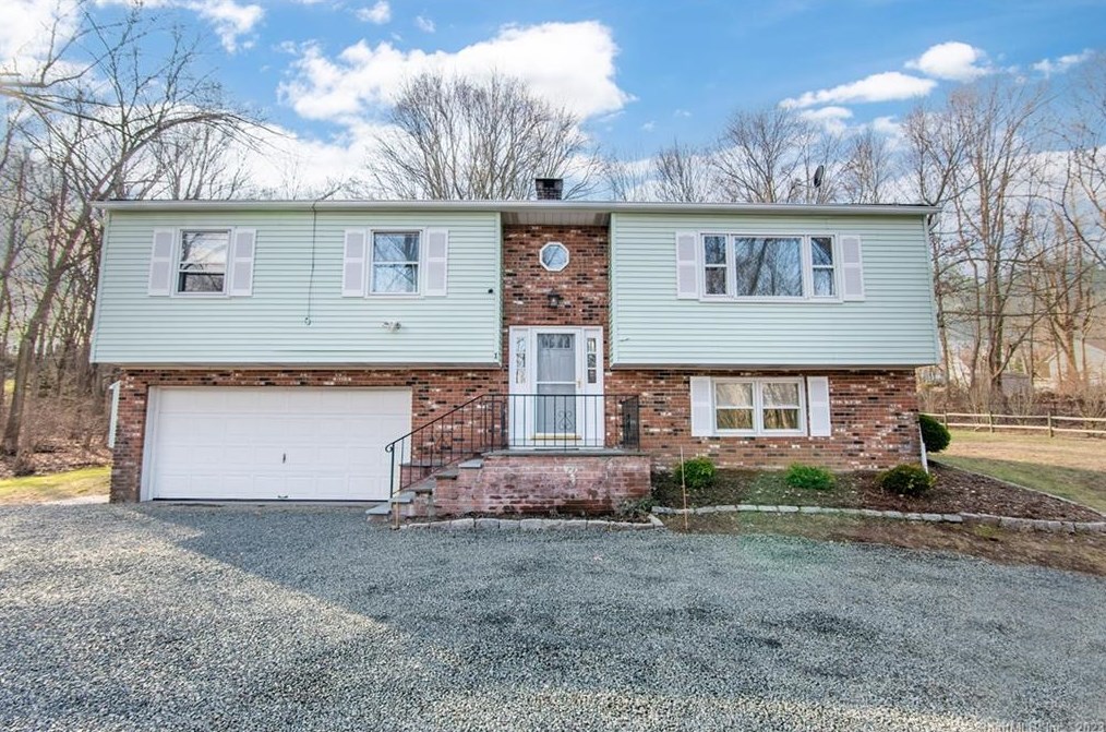 1 Caye Rd, Danbury, CT 06811