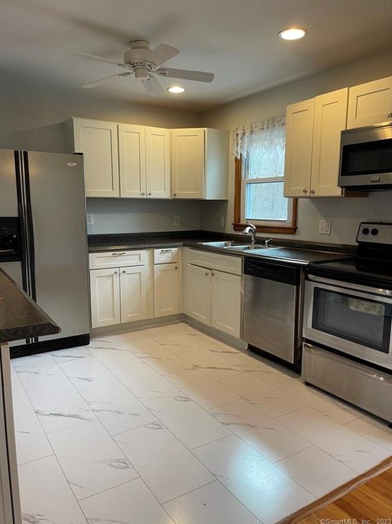 20 Willow Ln, Gales Ferry, CT 06339