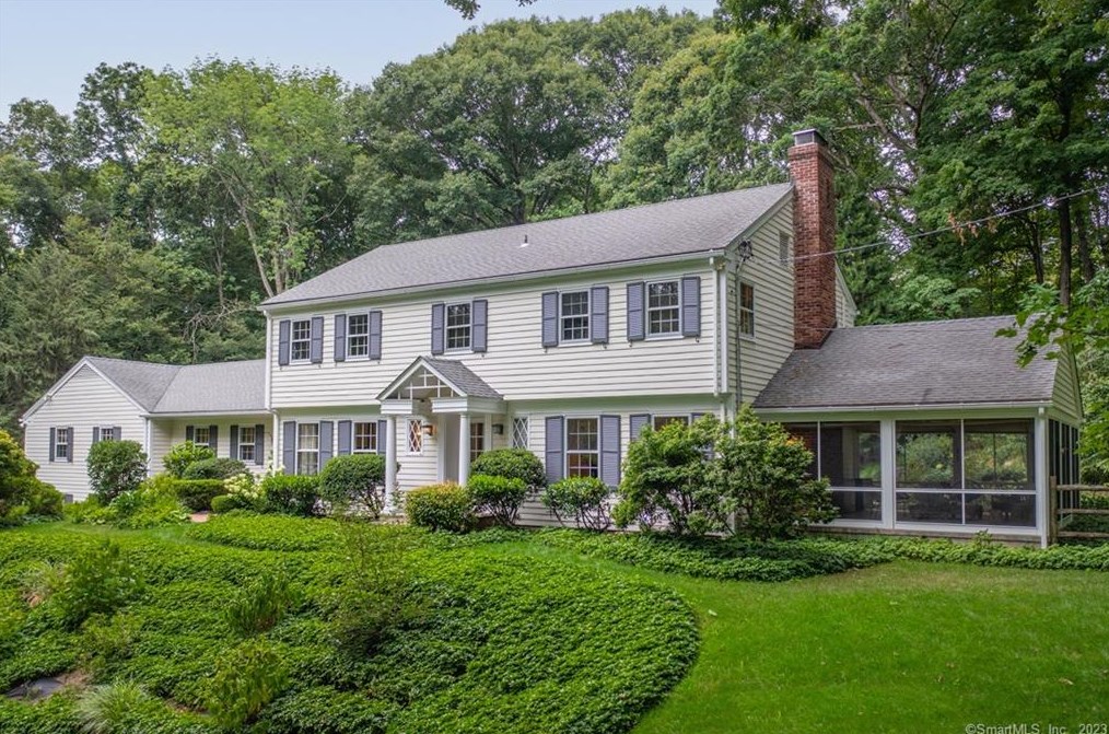 61 Sherwood Ln, New Canaan, CT 06840