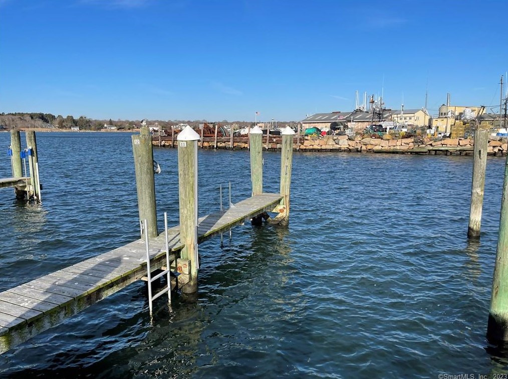 4 Northwest St #b11, Stonington, CT 06378