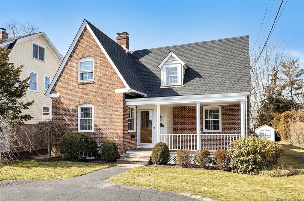 84 Oldfield Rd, Fairfield, CT 06824