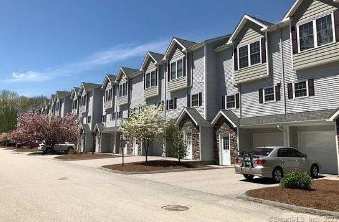 296 Hamilton Ave #apt 33, Norwich, CT 06360