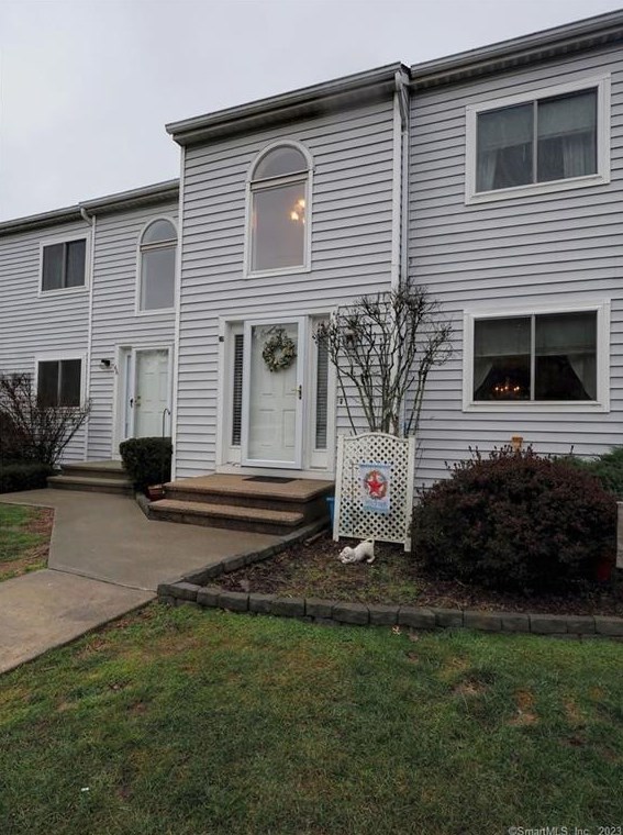 64 Clubhouse Dr, Cromwell CT  06416-2564 exterior
