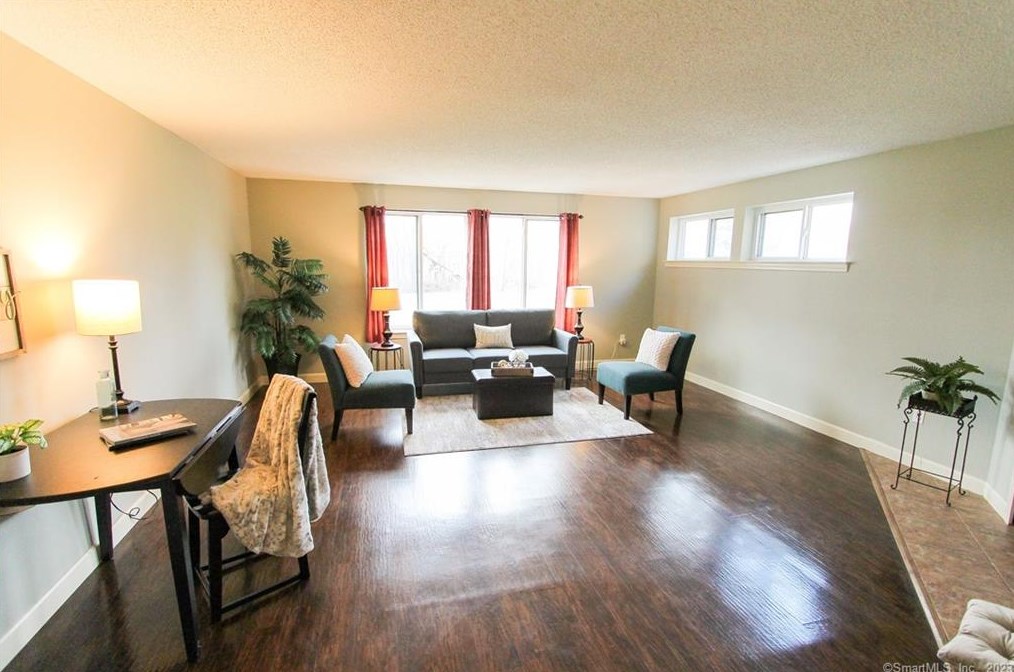 107 Greenwoods Ln #107, East Windsor, CT 06088