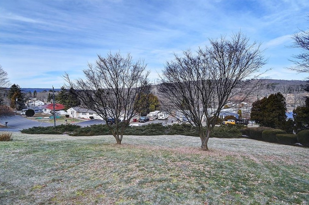 41 Trout Brook Dr, Union City CT  06770-5024 exterior