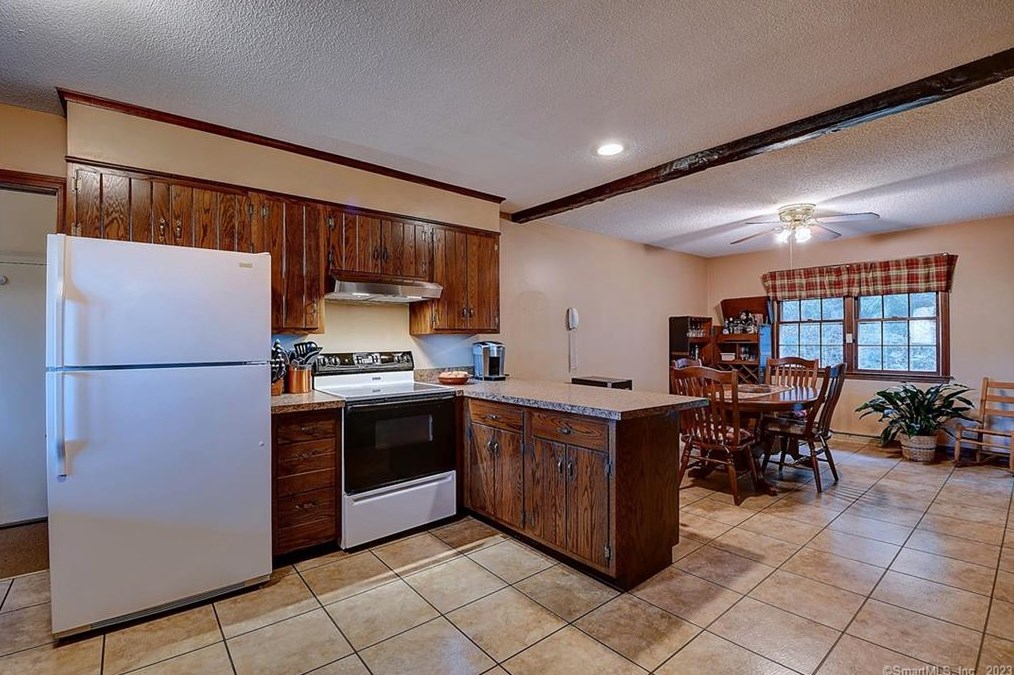 41 Trout Brook Dr, Union City CT  06770-5024 exterior