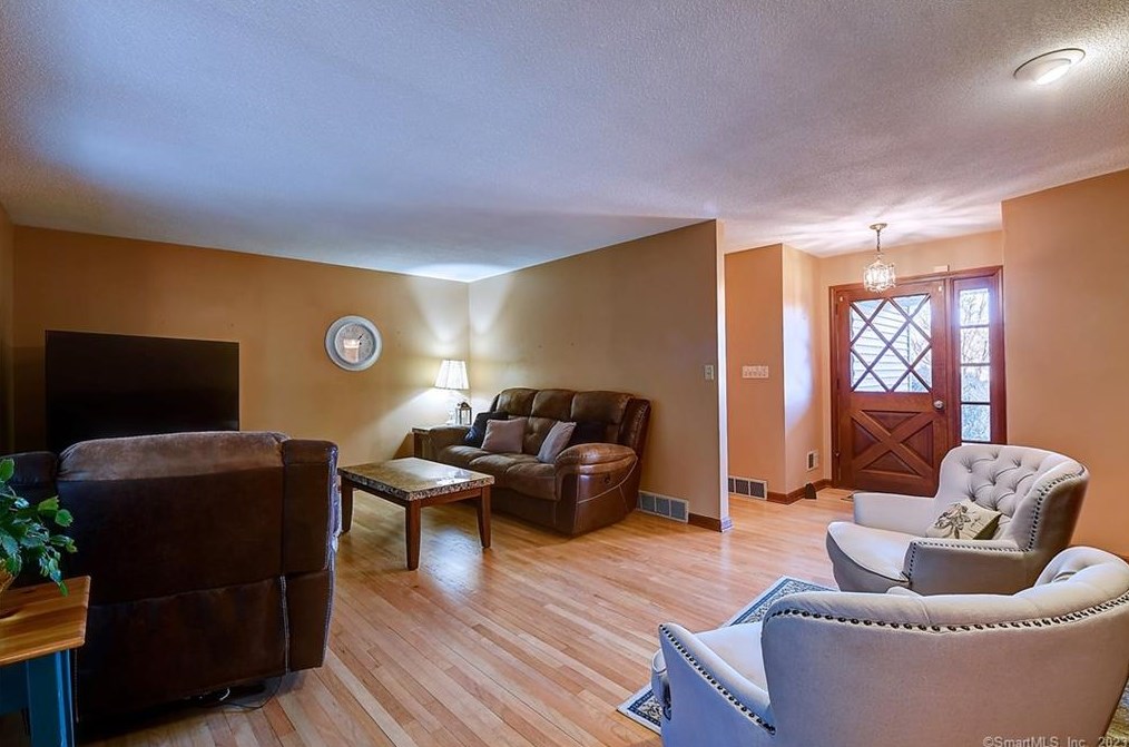 41 Trout Brook Dr, Union City CT  06770-5024 exterior
