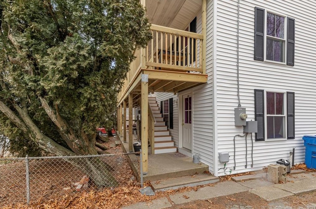 665 W Thames St, Norwich, CT 06360