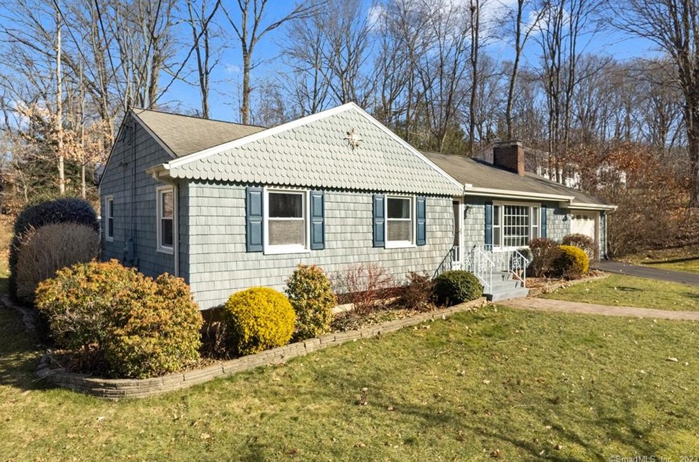 175 Preston Dr, Meriden, CT 06450-3531
