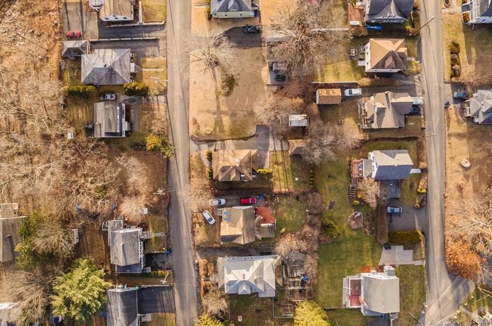 46 Manila St, Watertown CT  06779-1908 exterior