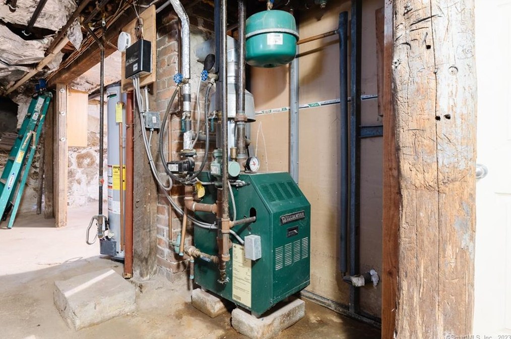 46 Manila St, Watertown CT  06779-1908 exterior