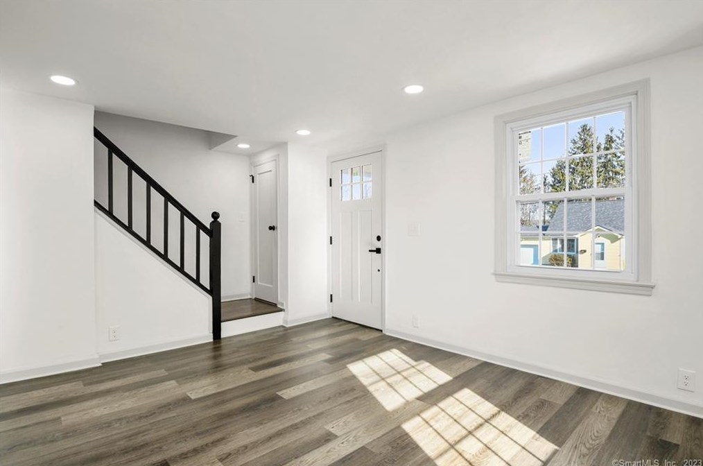 206 Hoadley St, Union City CT  06770-2537 exterior