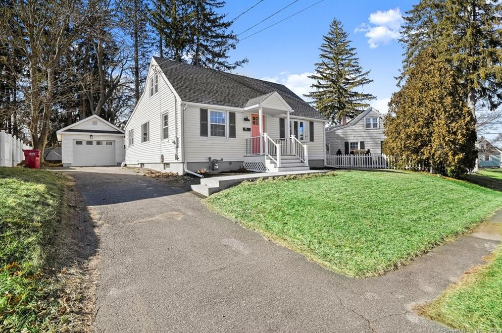 206 Hoadley St, Union City CT  06770-2537 exterior