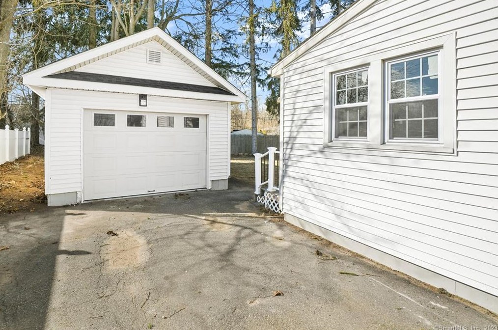 206 Hoadley St, Union City CT  06770-2537 exterior
