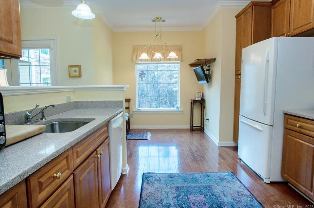 1 West St #204, Simsbury, CT 06070