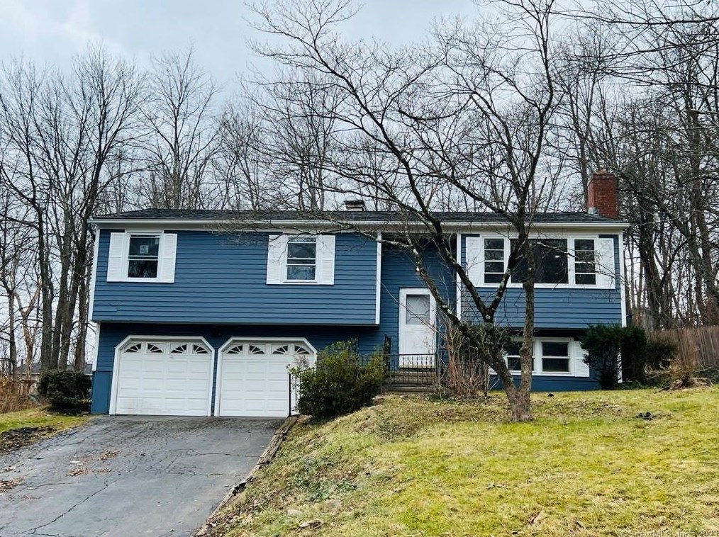 47 Summerwood Dr, Wallingford, CT 06492