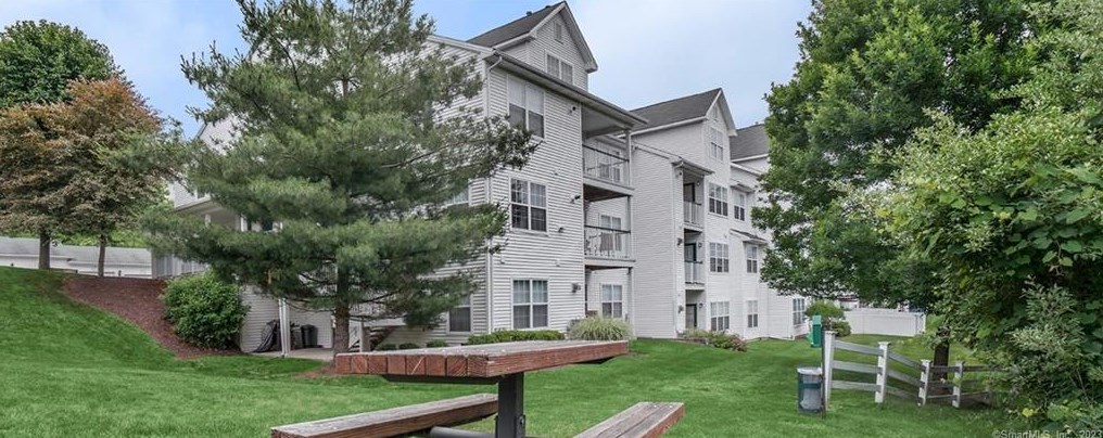 101 Avalon Lake Rd #622, Danbury, CT 06810