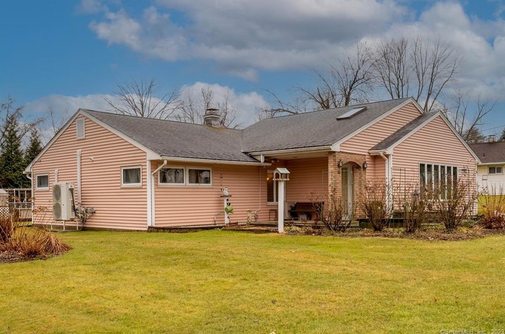82 Prospect Hill Dr, East Windsor, CT 06088