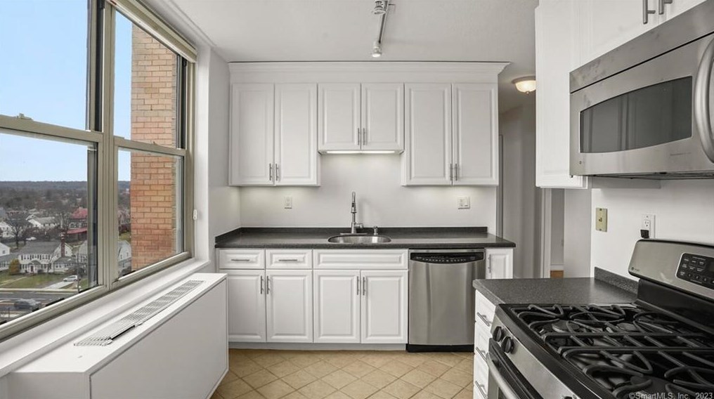 1 Strawberry Hill Ct #10c, Stamford, CT 06902