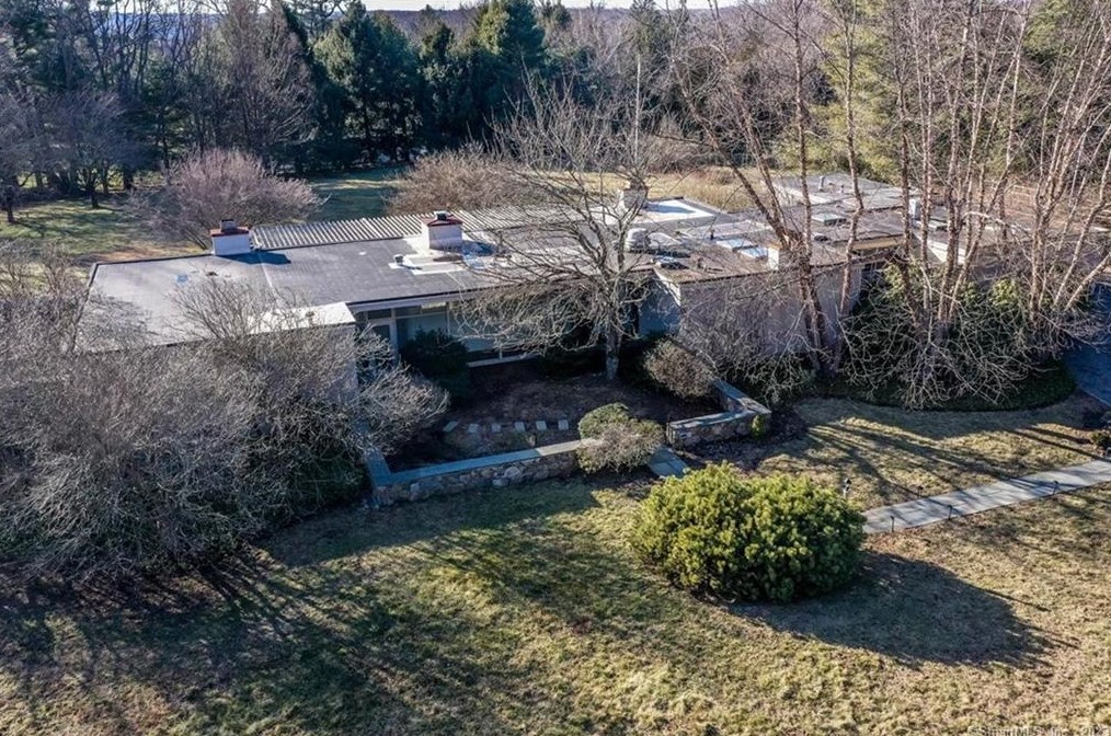 73 Apple Tree Ln, New Canaan, CT 06840