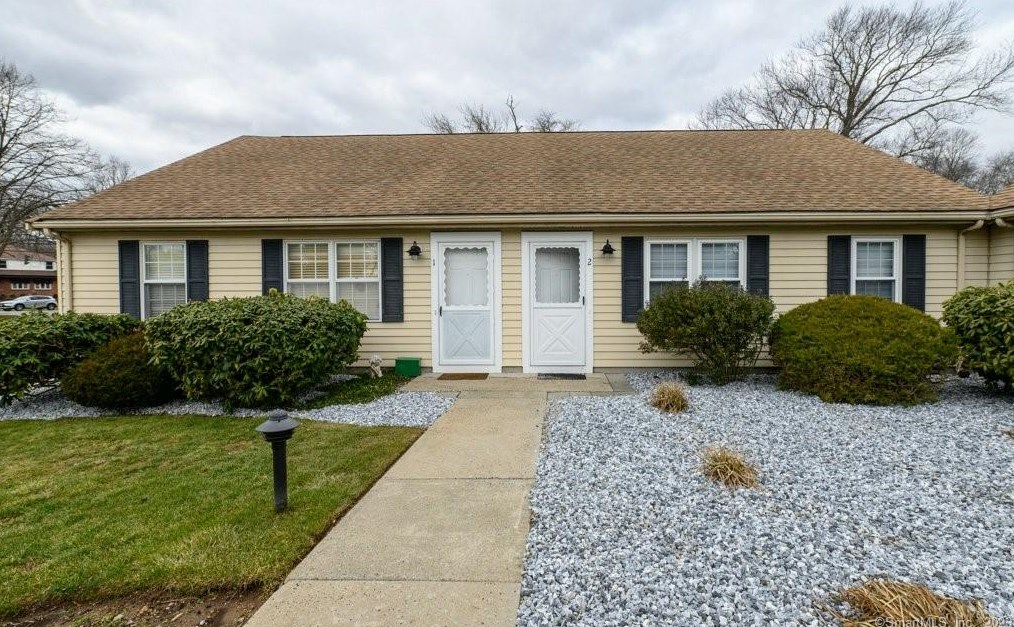 2 Plymouth Ct, Clinton, CT 06413-2250