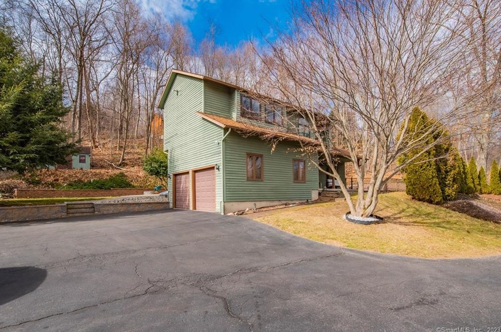 556 Burton Rd, Beacon Falls, CT 06403