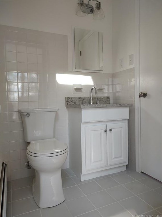 215 Tremont St, Hartford CT  06111-4742 exterior