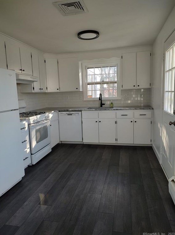 215 Tremont St, Hartford CT  06111-4742 exterior