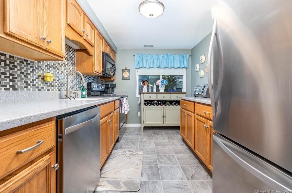71 Clubhouse Dr, Cromwell, CT 06416-2565