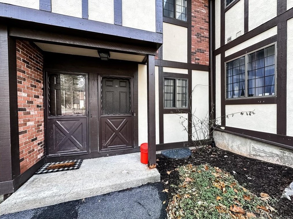 19 Andover Ct #19, Brookfield Center, CT 06804