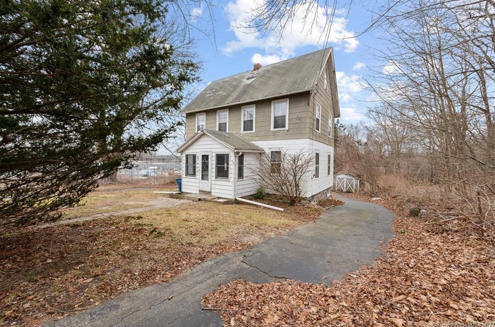 94 Lathrop Rd, Uncasville, CT 06382