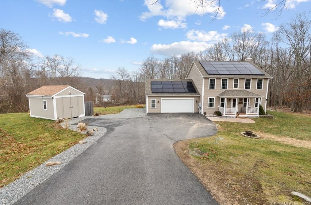 16 Dennis Dr, Uncasville, CT 06382