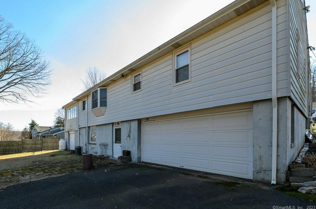 217 Fans Rock Rd, New-Haven, CT 06518 exterior