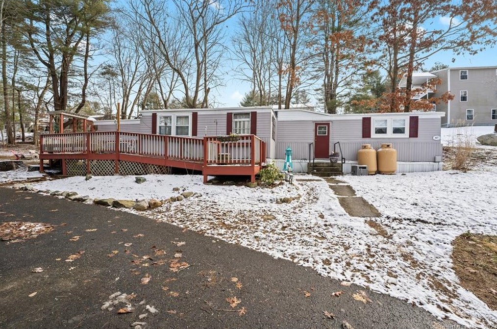 87 R And R Park, Killingly, CT 06241