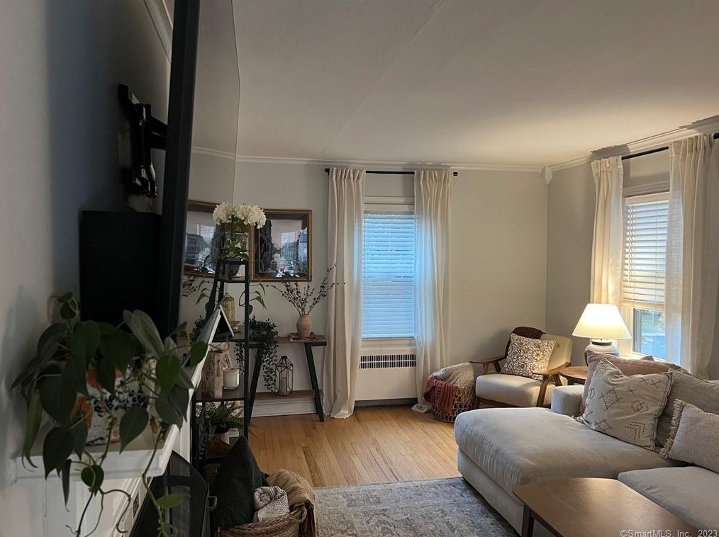 5 Crosshill Rd, Hartford, CT 06107