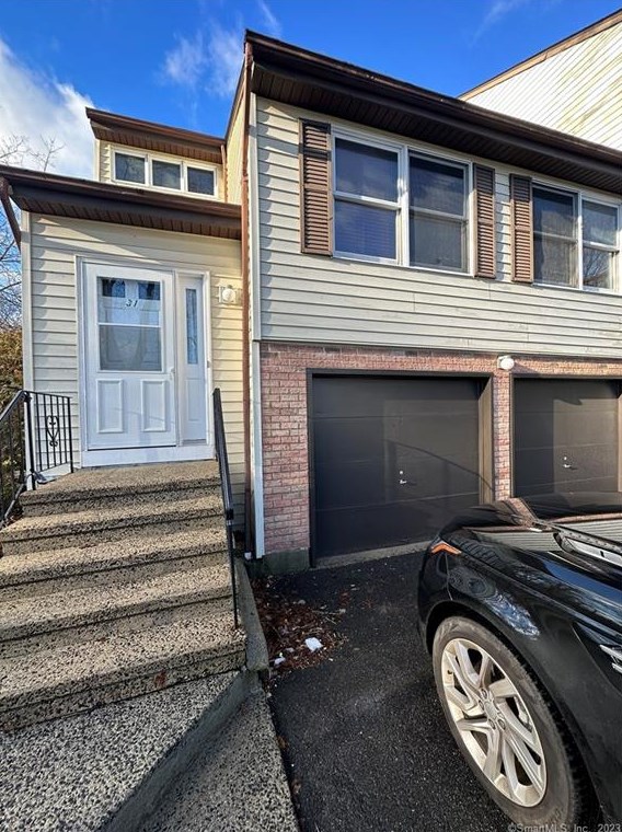 3 Oak Forest Dr #1, Manchester, CT
