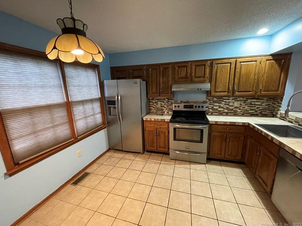55 Mill Plain Rd #22-3, Danbury, CT 06811
