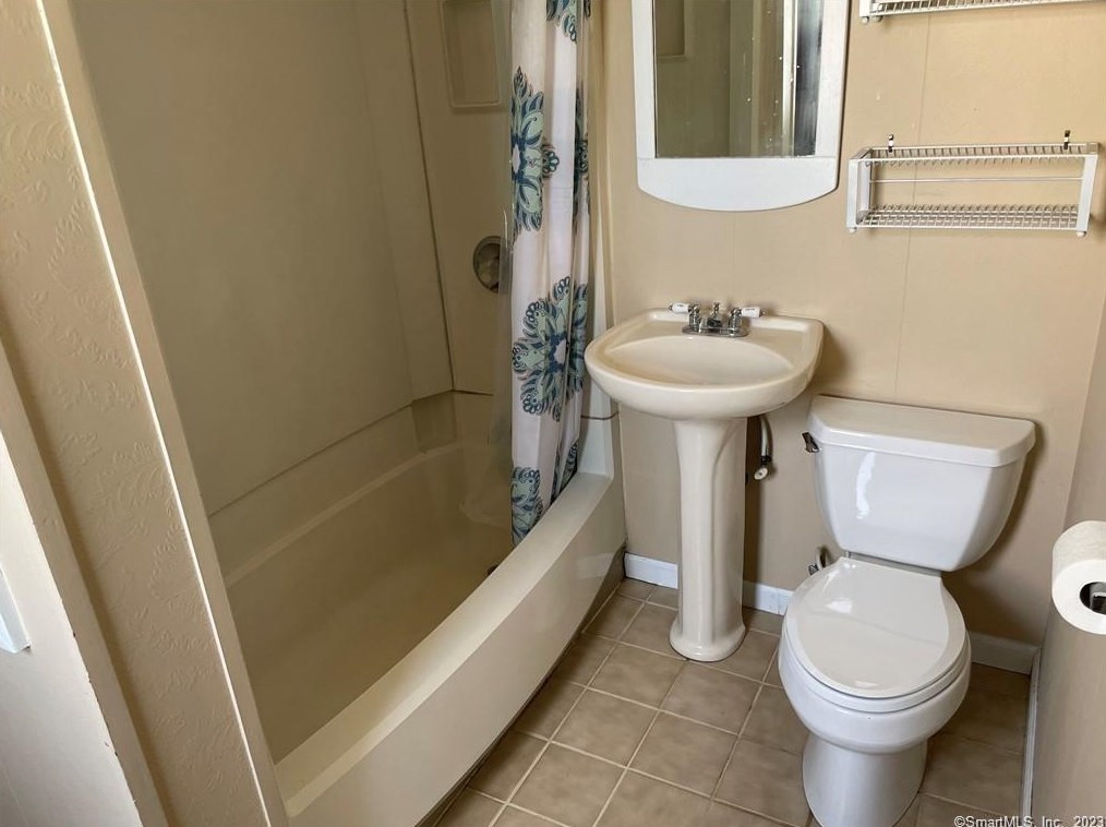 142 Atkins St, Meriden CT  06450-3468 exterior