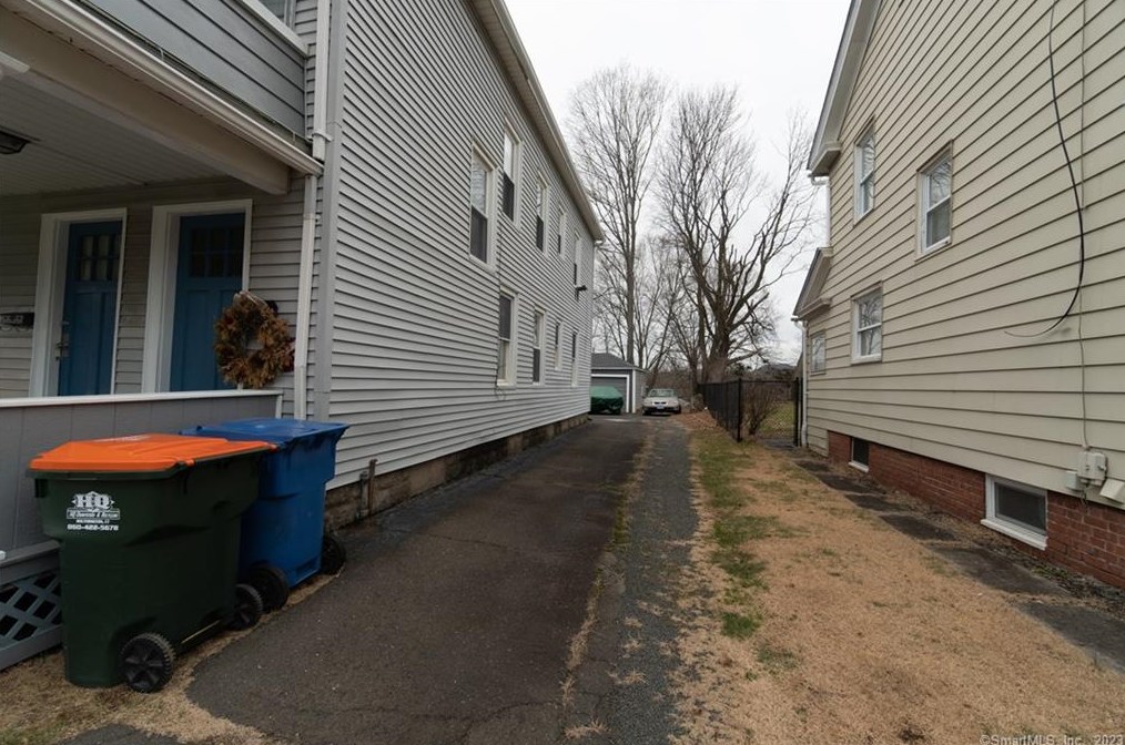 142 Atkins St, Meriden CT  06450-3468 exterior