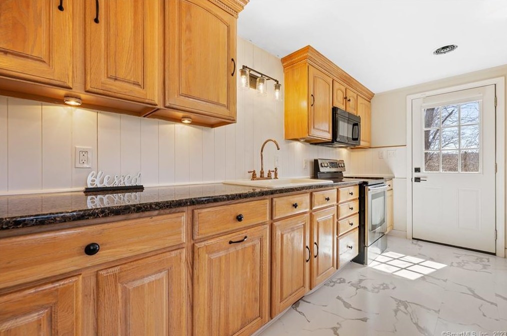 42 Kanter Dr, Vernon CT  06066-5440 exterior