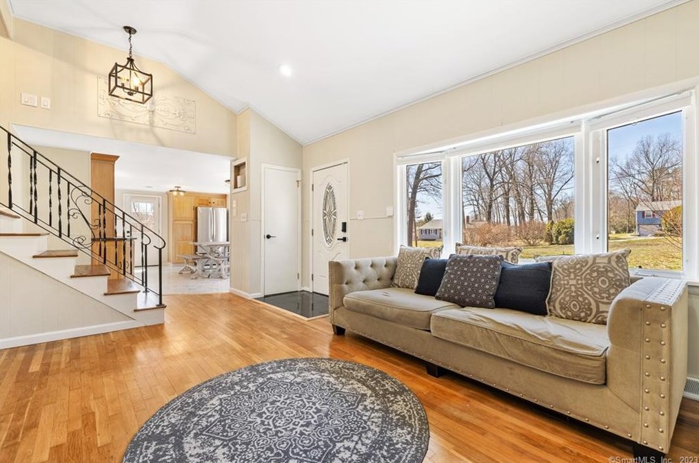 42 Kanter Dr, Vernon, CT 06066