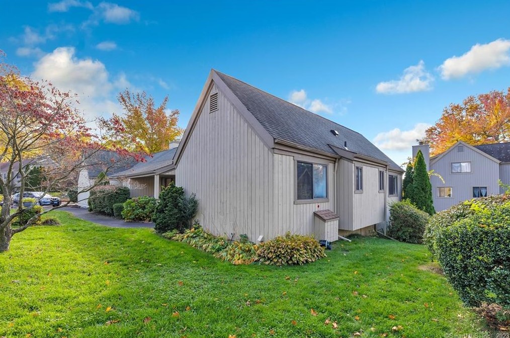 606 Cherokee Ln #a, Stratford, CT 06614