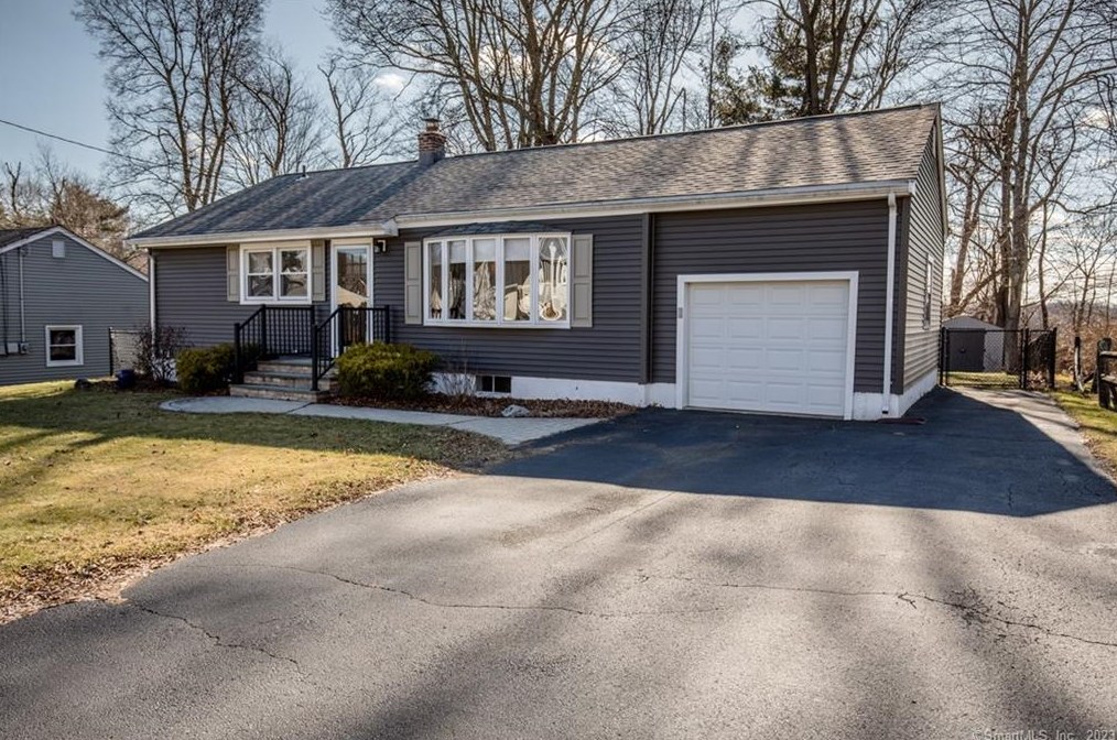 26 Sunrise Cir, Wallingford, CT 06492