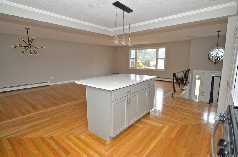 8 Cynthia Ct, Branford CT  06405-4740 exterior