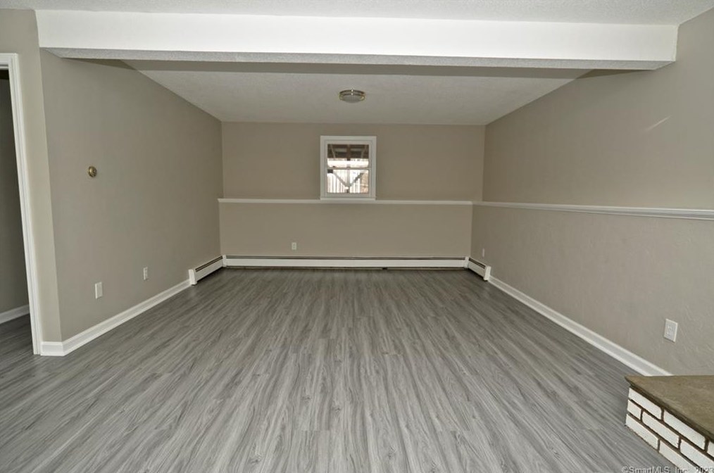 8 Cynthia Ct, Branford CT  06405-4740 exterior